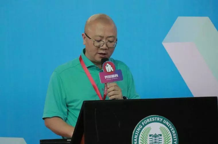 引体向上,50%男生一个也做不了,但南林大一猛