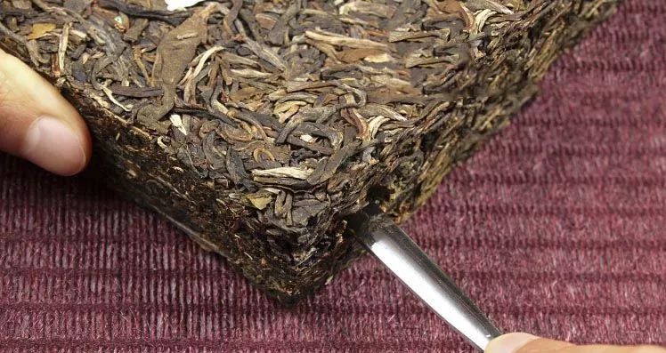 普洱茶砖太硬,用什么姿势开?