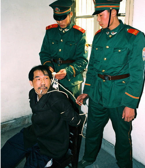 木匠陆中明,老实巴交的一个人,到合肥做木工养活老婆孩子,结果被肢解