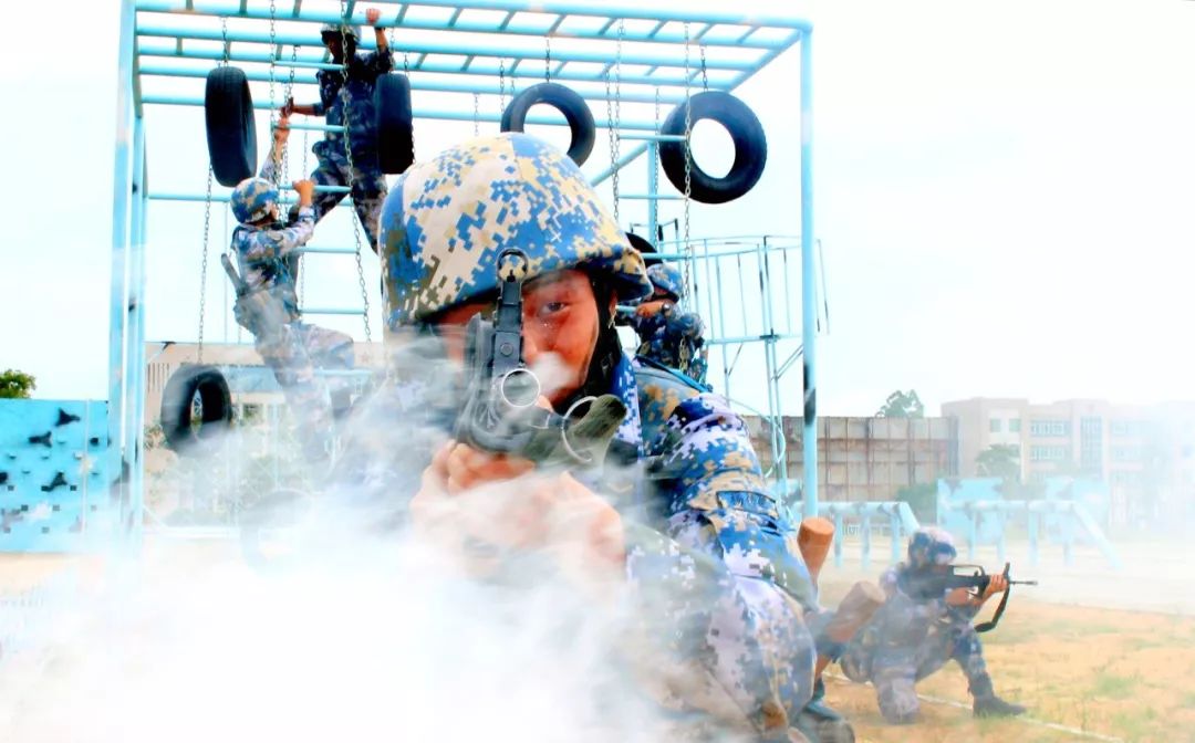 海军陆战队员的盛夏照,燃爆训练场