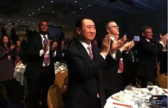 两位商界大佬的中国首富之争，一个砸下1200亿，另一个豪掷1600亿