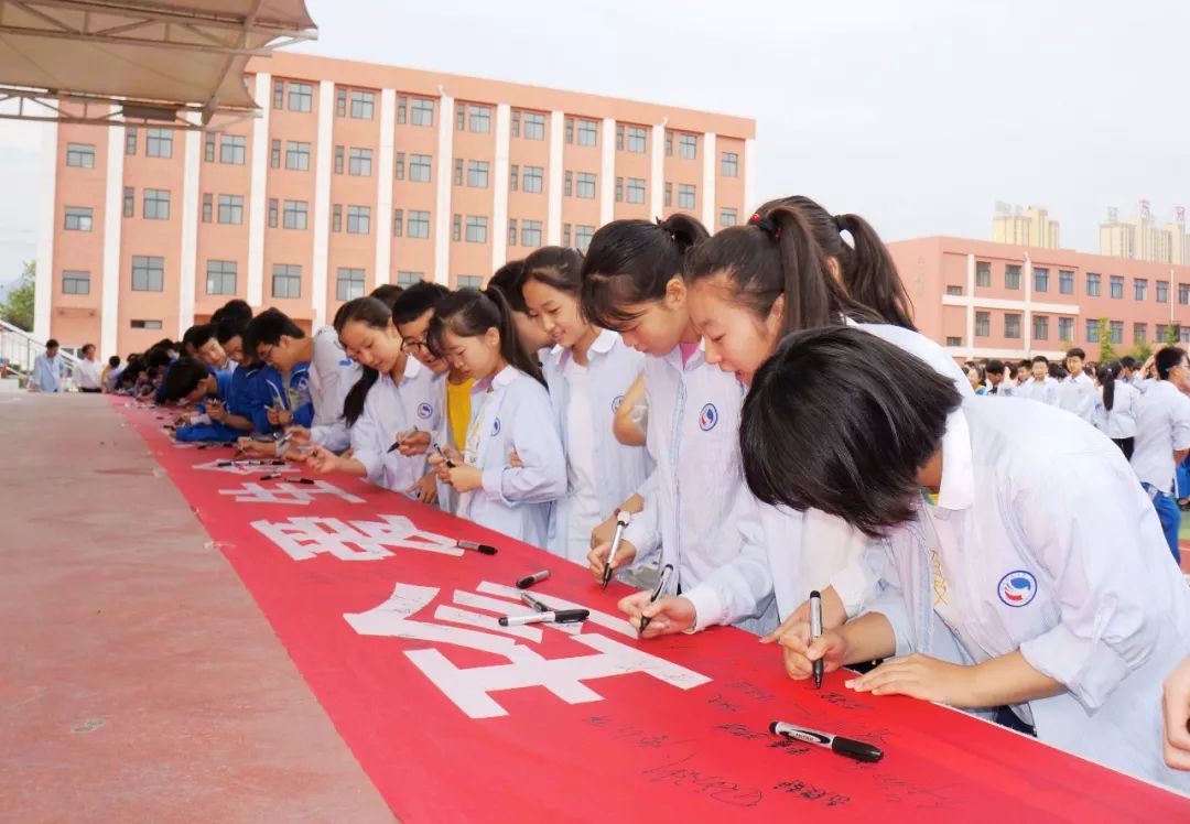 珍爱生命,预防溺水 | 陈仓初中开展防溺水宣誓签