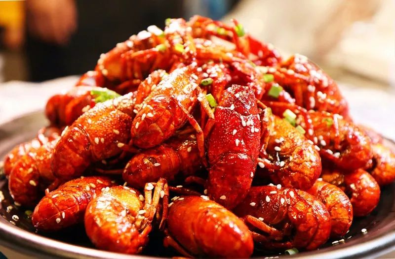 不到30闷,吃小龙虾 送50听啤酒!火爆深圳的虾店刚开到