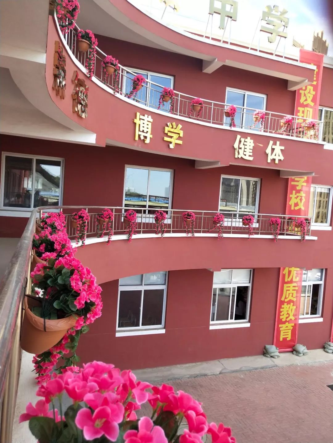 看校进行时 | 大连佰圣高中:选址书香之地,35年教龄名