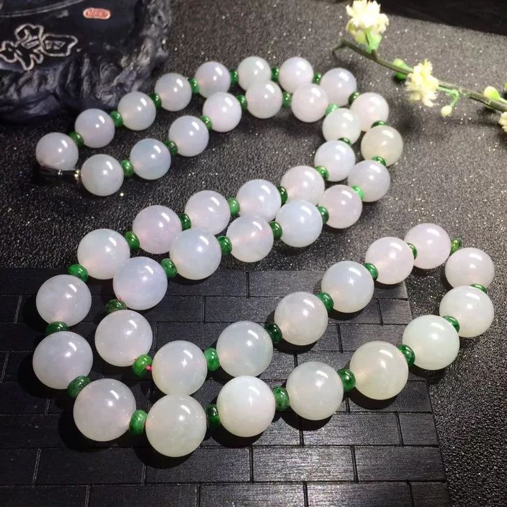 翡翠原石只有缅甸？翡翠和玉的区别有哪些？翡翠和玉的价格各是多少？
