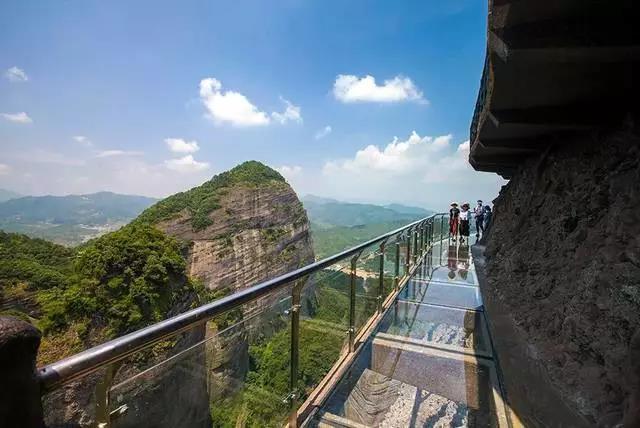 每周六出发:最美龙南虔心小镇,行摄关西围屋,攀龙南武当山,玩转全景玻璃桥