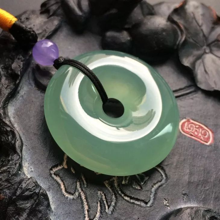翡翠原石只有缅甸？翡翠和玉的区别有哪些？翡翠和玉的价格各是多少？