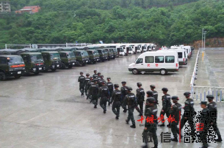 深山中,一群十堰武警持枪出动.现场画面曝光!