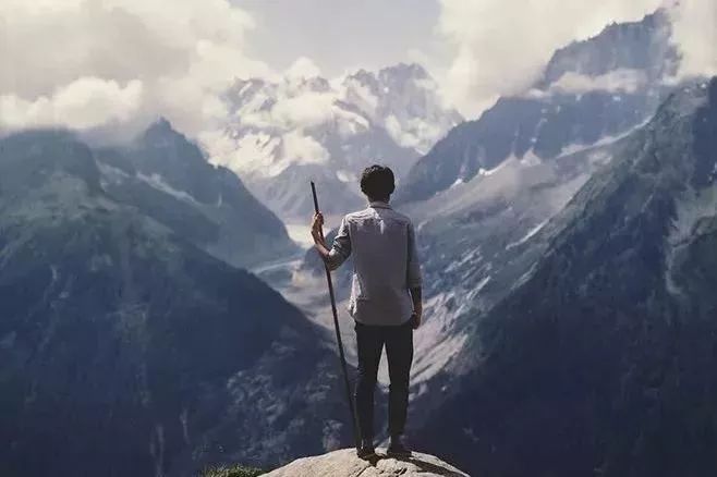 不会因为身份差距摆起架子, 你穷,我帮着你, 天塌了,我陪你顶着