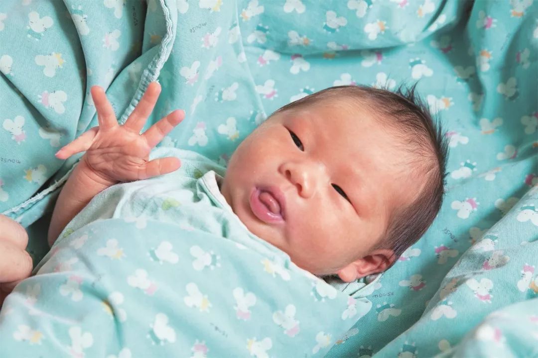                     宝宝出生体重轻就要住保温箱？一起认识早产宝宝的“暖房”