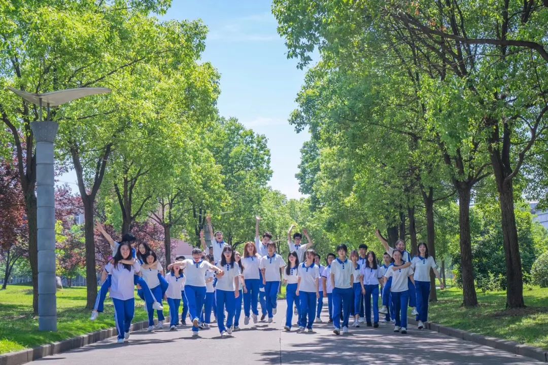 你学生时代最在意的那个人现在怎么样了