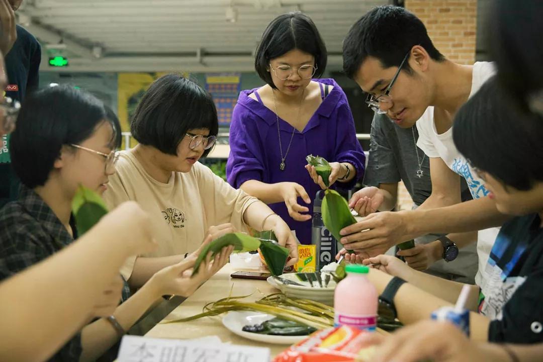 校园活动华艺名画室端午节一起包粽子精彩瞬间