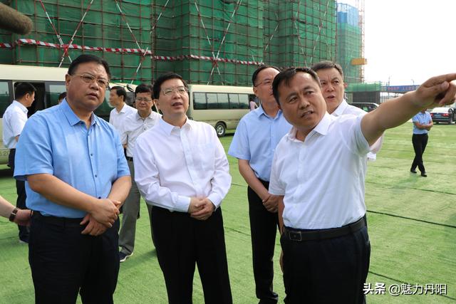 红旗飘扬春潮涌专题片解说词菏泽市开发区丹阳街道科学发展纪实