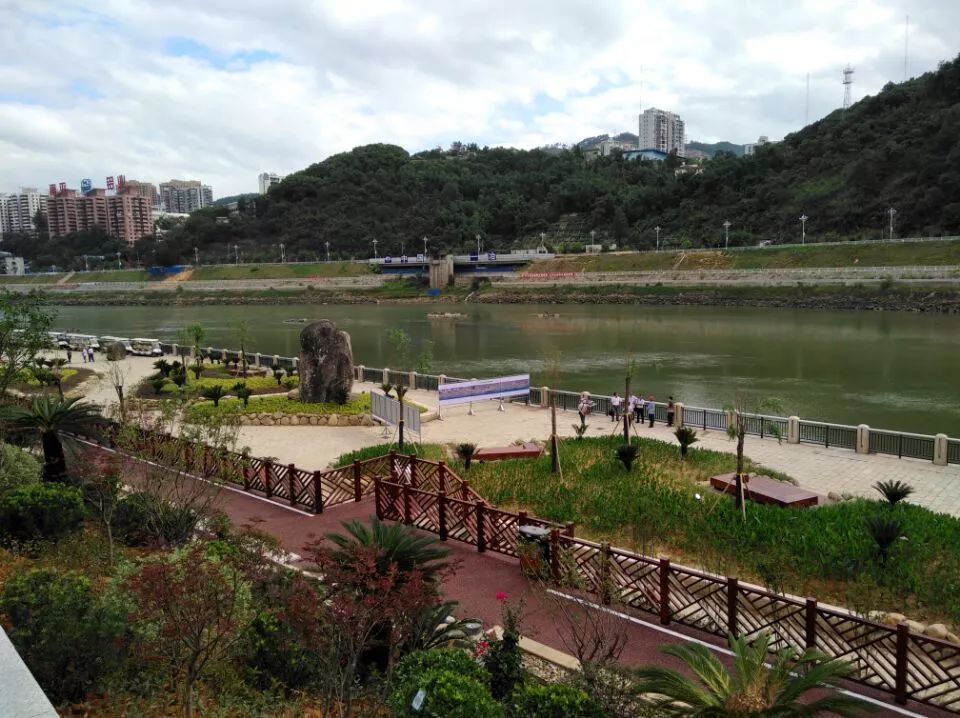 麻阳有多少人口_麻阳县有几所大学(3)