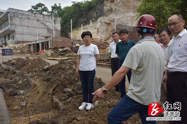 日讯(涟源站记者 黄超)6月16日,涟源市委书记谢学龙,市委副书记吕余庚