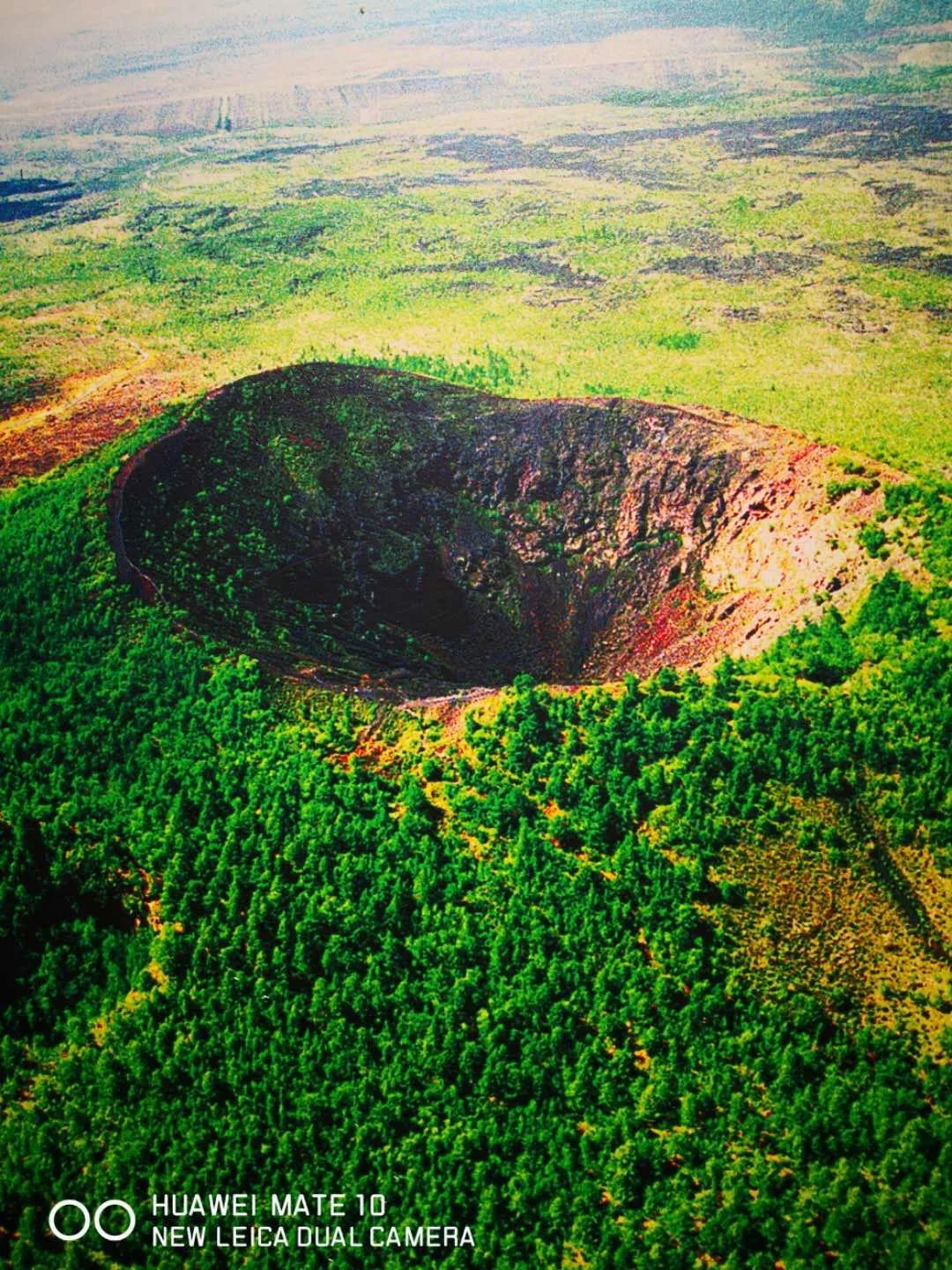 老黑山火山口