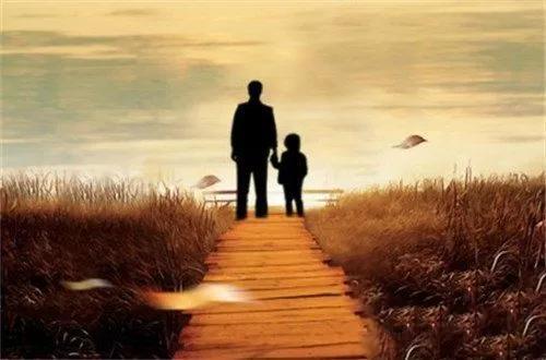 梦回往昔，心绪难平，解读梦中已故父亲心脏不佳的隐喻