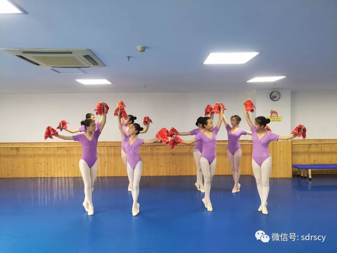 小孩子怎么学舞蹈 80b4fd1e08824081918fefb30e579681.jpeg