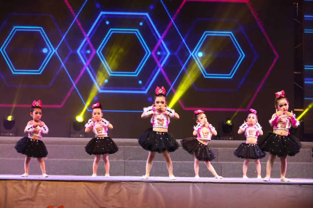 群艺舞校第十四届旋舞飞扬粉墨年华-我的舞