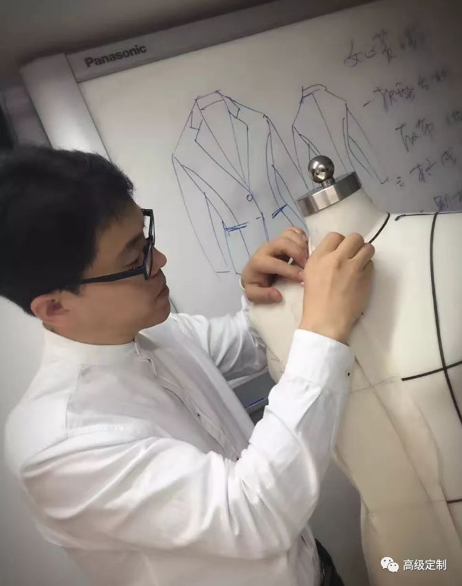北京服装学院副教授,硕士研究生导师 杜冰冰 北京服装学院服装艺术与