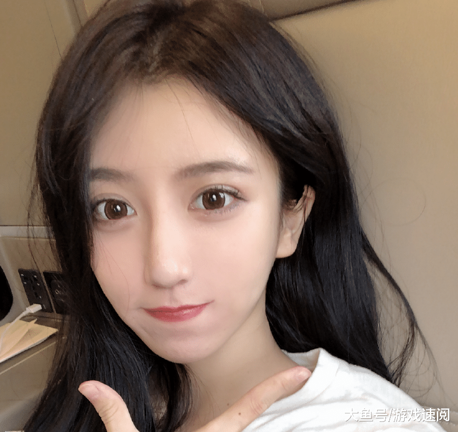 吃鸡一姐小团团从不出镜?露脸直播视频被扒