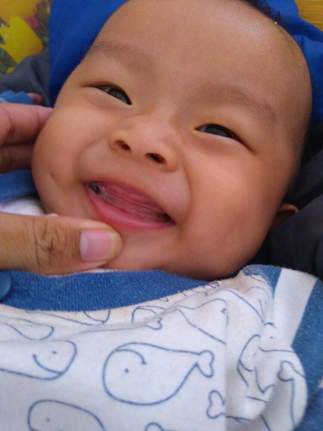                     原创            半岁以内婴幼儿的微笑，你懂他的几个意思？