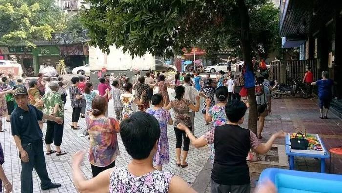 中国和日本退休老人的生活