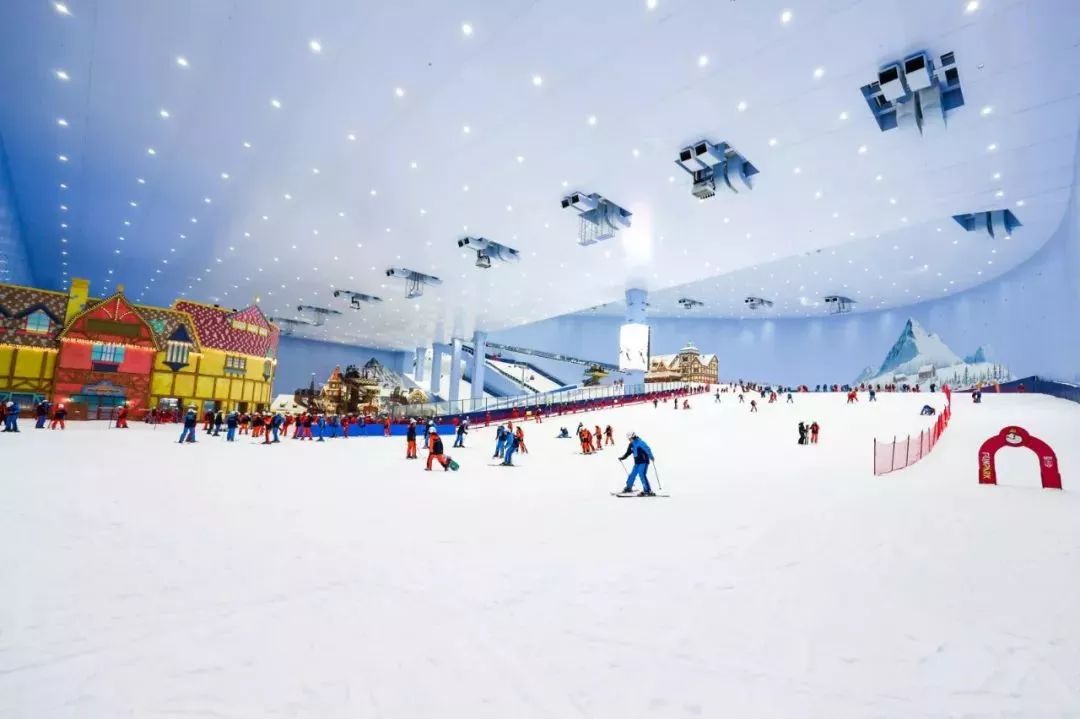 融创滑雪学校正式启幕!一场全民雪上运动席卷夏日
