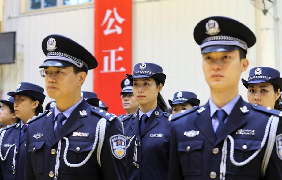 原创中国警察队伍的警衔采用了四角星花为何不是五角星