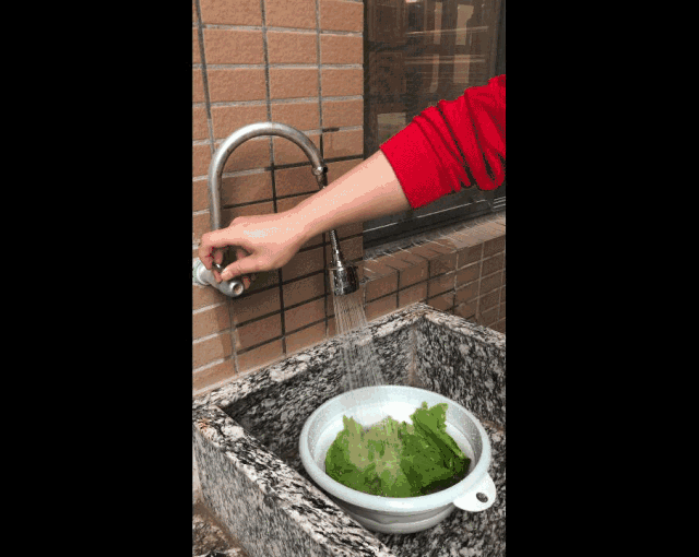 如草莓,小番茄,葡萄等, 密集水孔出水,全面接触蔬果, 做到360°全方位