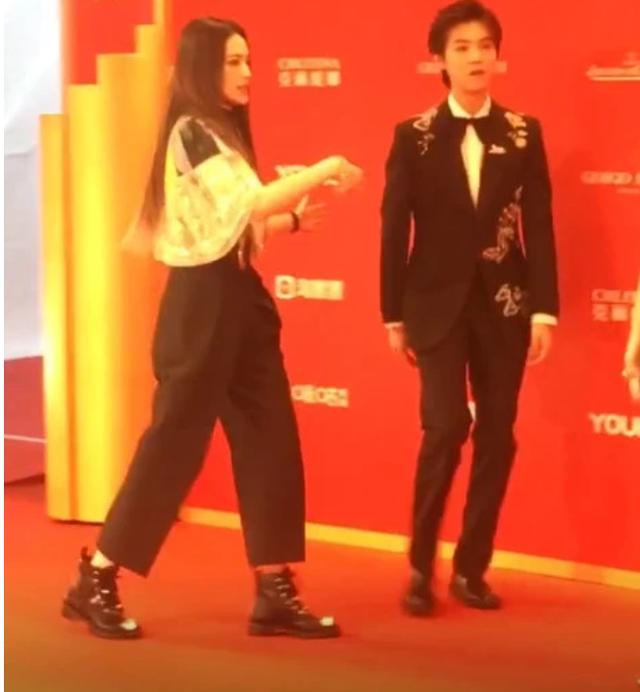 原创好心办坏事?168舒淇和178鹿晗同框都穿平跟鞋看起来差不多高?