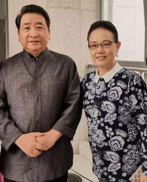 姜昆老婆近照曝光,素颜出镜气质优雅文艺范十足_李静民