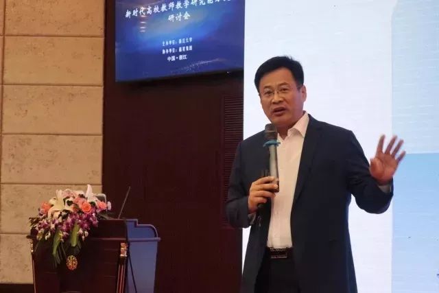 俞爱宗老师万爱千恩埋心中.翩翩如画气自华,几家公子晚来风.