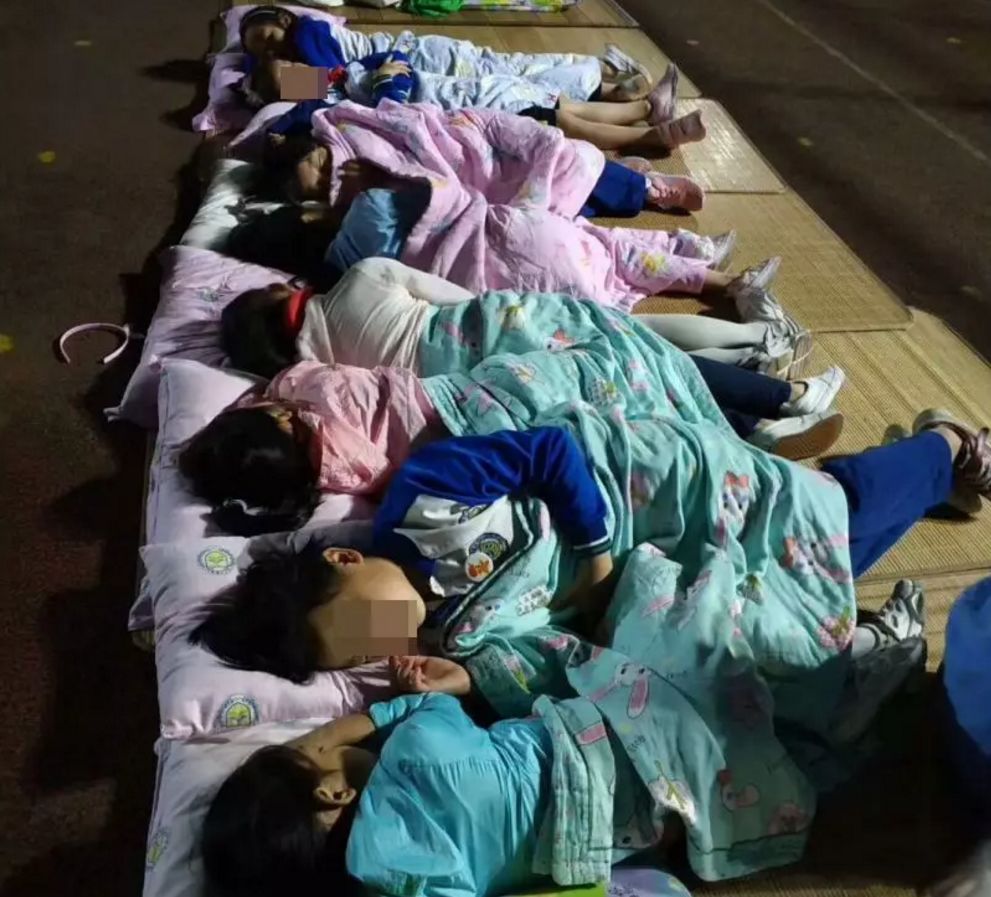 四川地震12人遇难:哪有岁月静好,不过是劫后余生