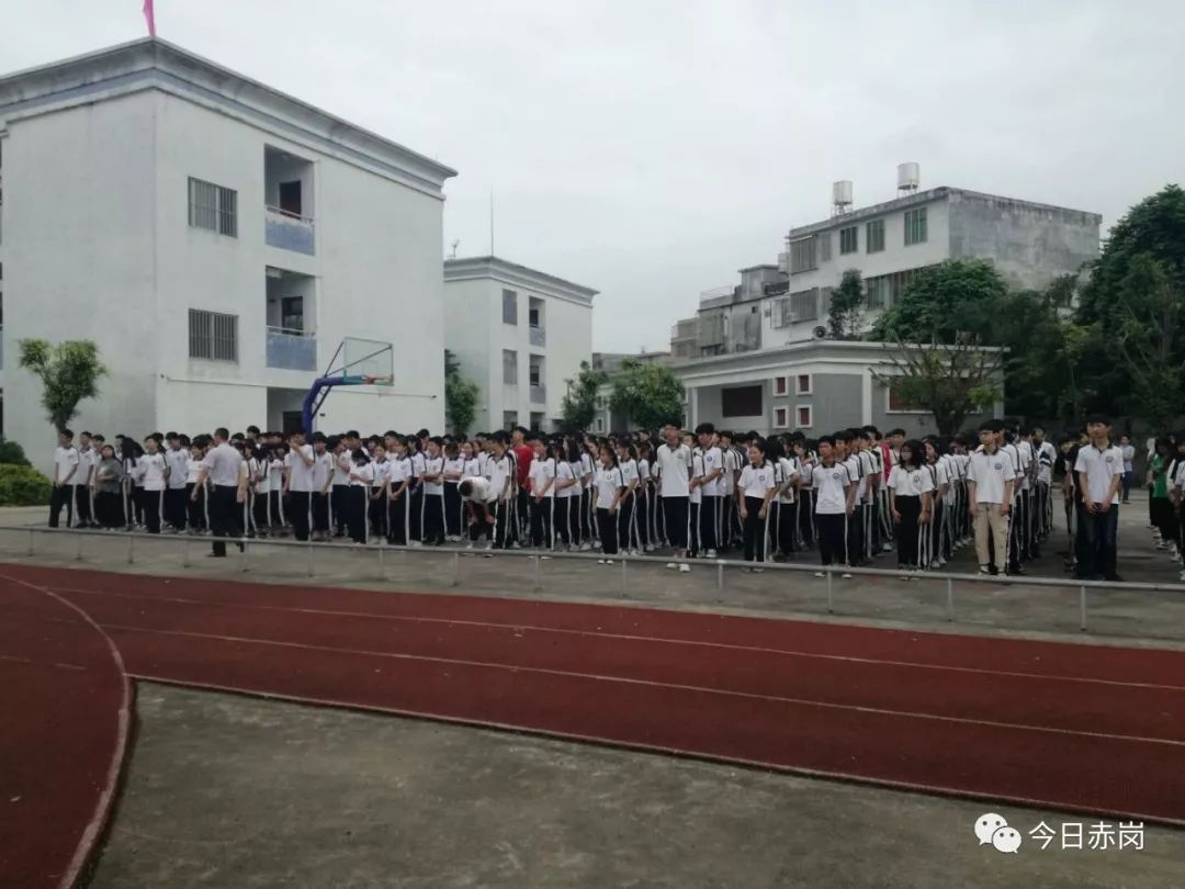 三载刻苦求学路一朝鲲鹏展翅飞普宁市赤岗中学举行初三年级最后一次