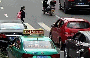 车辆:浙g301hh,浙d200eb 地点:永康丽州中路大药房路口 6 车辆:浙g698