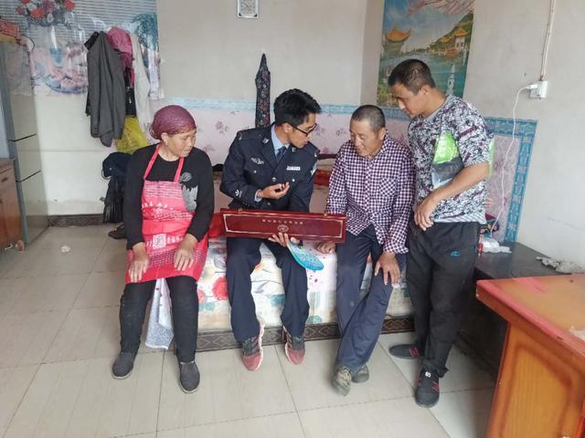 王某某一家人介绍了毒品的概念,毒品的种类,毒品的危害,吸毒对个人