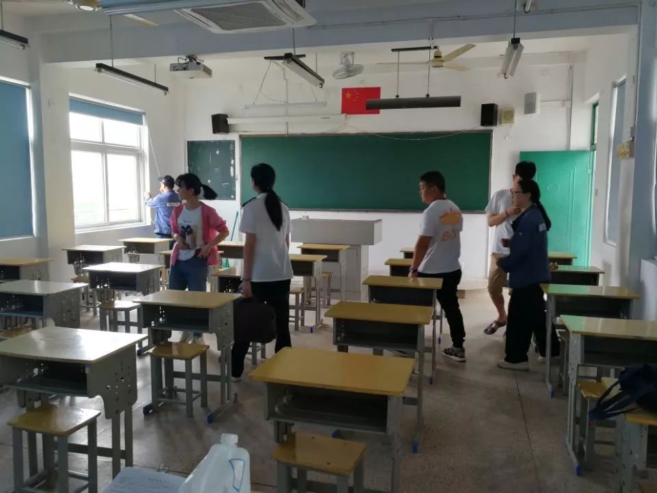 教室 人均_教室图片动漫
