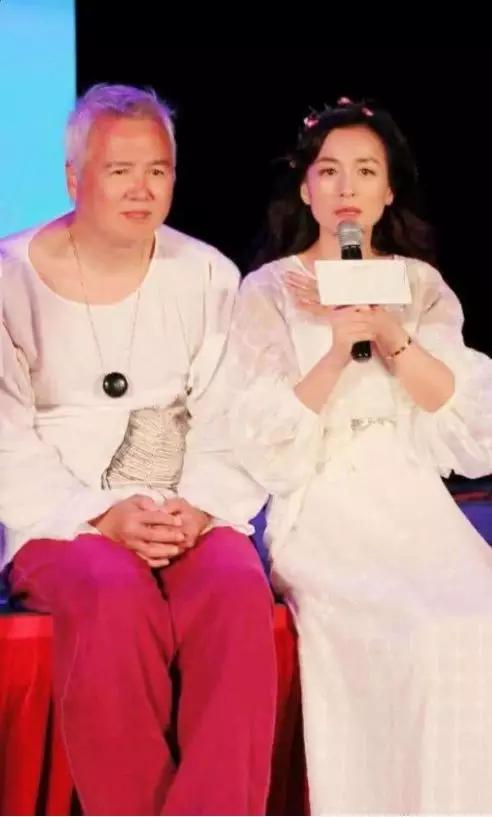 张庭和她老公林瑞阳现在成了"张庭和她的奶奶",这个梗每次都让人哭笑