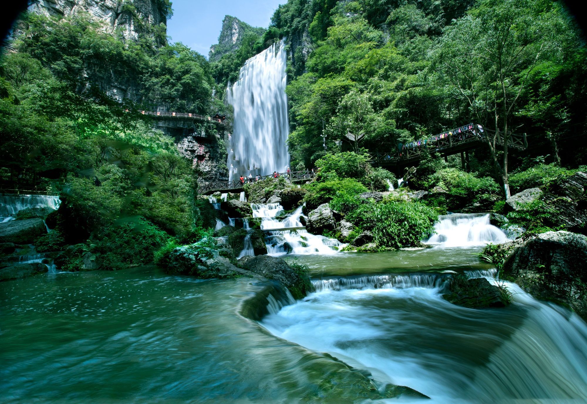 景区简介: 纵情山水间,小长假行游 长江三峡最美原生态峡谷