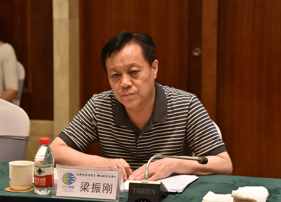 沧州市政协副主席,市发改委主任梁振刚陪同考察并出席座谈会.