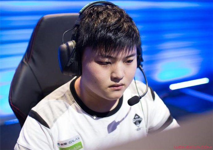 UZI(简自豪)在哪直播?直播间是什么?UZI获奖记