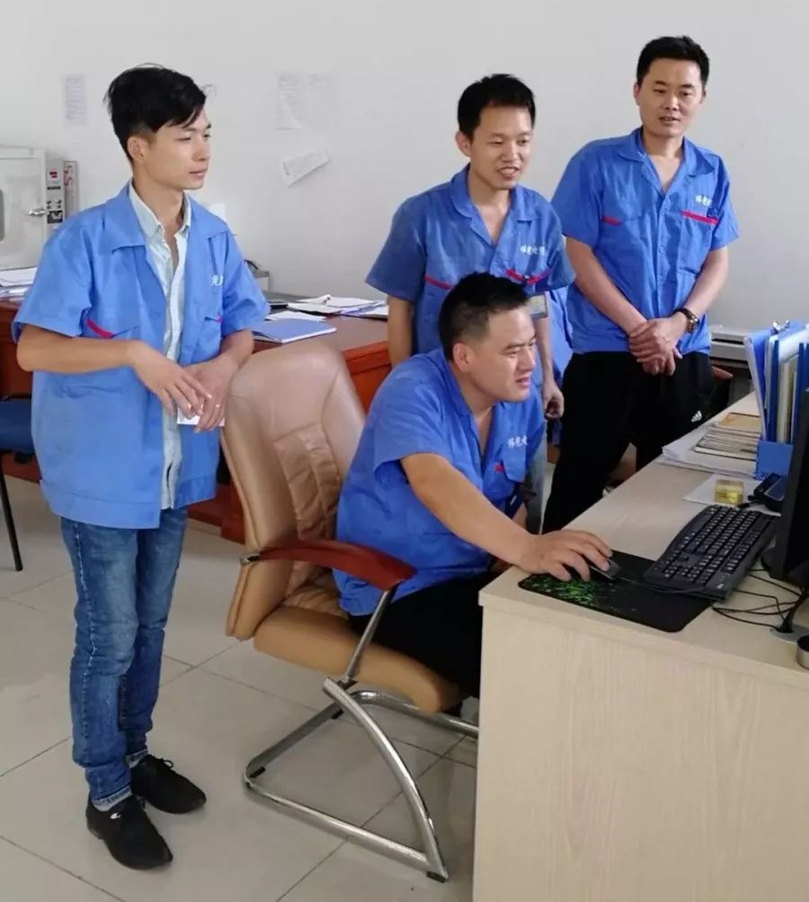 长丰县女企业家协会组织收看安全生产警示宣传片