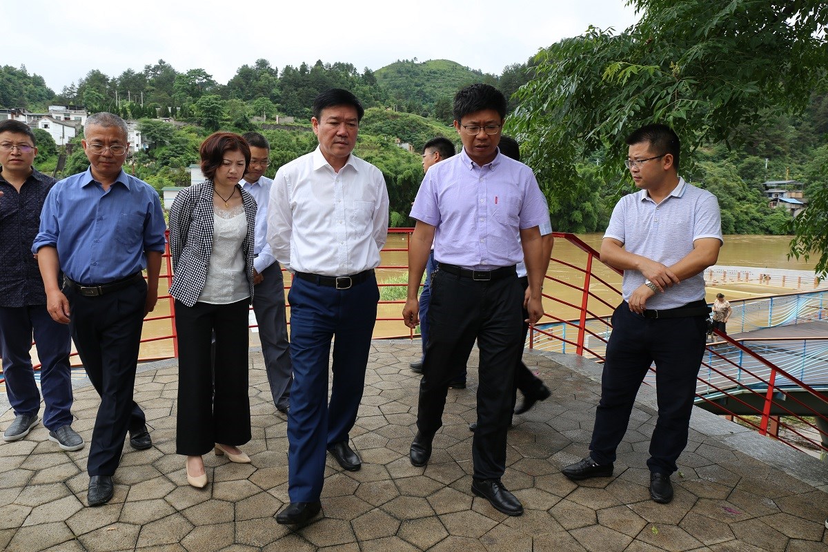 黔南州人大常委会副主任刘建民带队到荔波开展州级河长巡河工作_整治