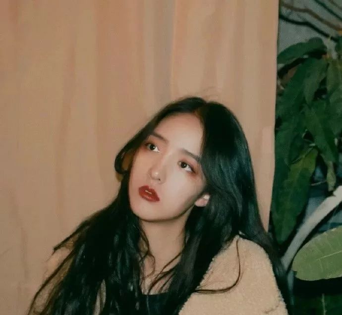 【围观】高中因篮球照爆红，驼峰鼻神似刘亦菲，正面大鼻头却暴露真实颜值