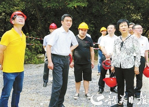 李红军到曲江区地质灾害隐患点调研时强调 用心用力做