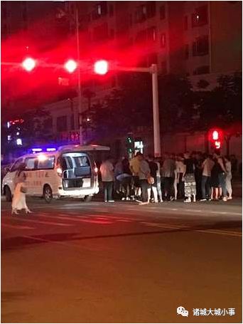 诸城市红星家园四平路一学生被撞,司机肇事逃逸.