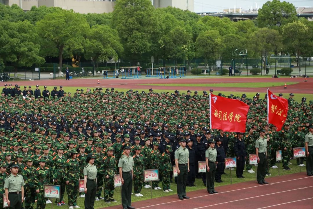 军训首日侧颜杀竟是这个亚子