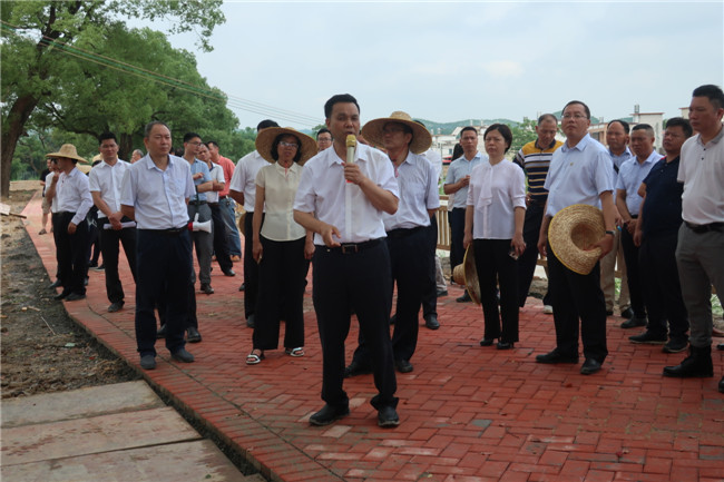 我区召开乡村振兴,精准扶贫,拆旧复垦 和水田垦造工作现场会