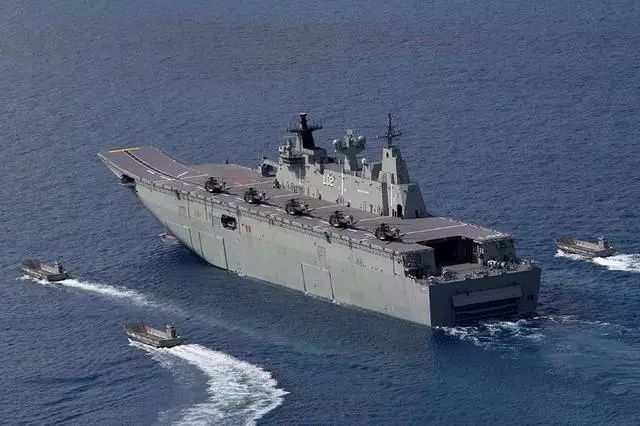 图为澳大利亚皇家海军的未来核心,"堪培拉"号两栖攻击舰.